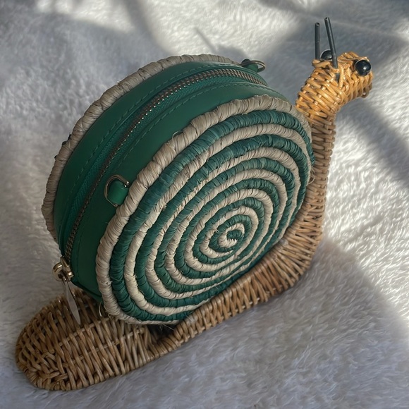 KATE SPADE NEW YORK Spring Forward Wicker Snail Clutch Crossbody Bag - Picture 3 of 9